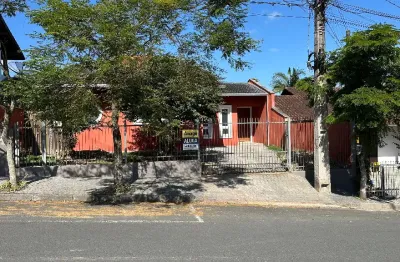 Casa averbada com 1 suite e mais 2 quartos, a venda no bairro costa e silva em joinville sc. valor r$850.000,00