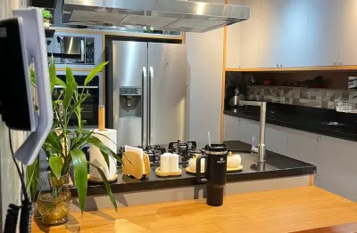 Casa semi mobiliada , averbada a venda com 3 suítes e mais 1 quarto no boa vista em joinville sc