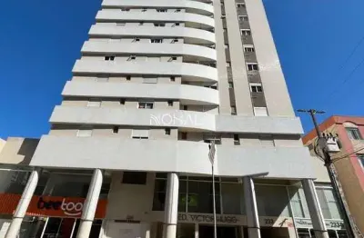 Apartamento andar alto, com 3 quartos sendo 1 suíte no edifício victor hugo