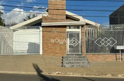 Casa a venda semi mobiliada com 4 quartos sendo 2 suítes no neves