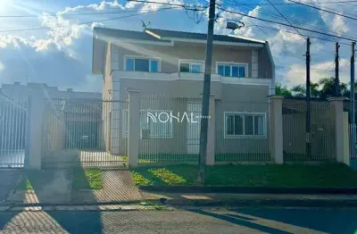 Casa semi mobiliada a venda com 3 quartos sendo 1 suíte com sacada em uvaranas