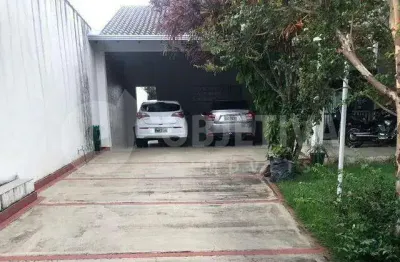 Casa com 3 quartos à venda no Presidente Roosevelt, Uberlândia 