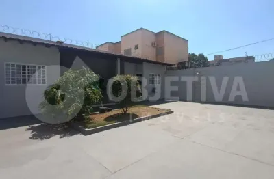 Ótima casa a venda bem localizada no bairro santa monica em uberlândia