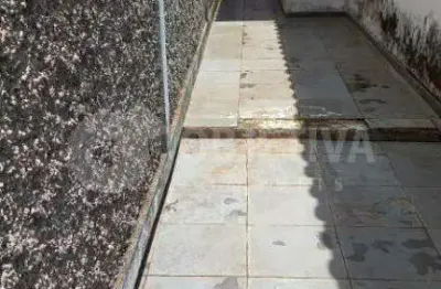 Ótima casa comercial na região central de uberlândia