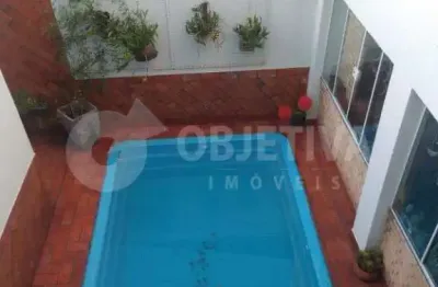 Ótima casa estilo sobrado a venda no bairro cidade jardim em uberlândia