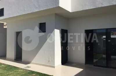 Casa com 3 quartos à venda na Cidade Jardim, Uberlândia 