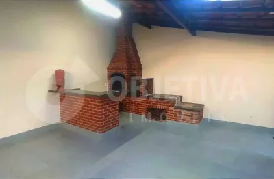 Casa com 3 quartos à venda na Cidade Jardim, Uberlândia 