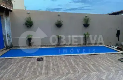 Casa com 4 quartos para alugar no Pampulha, Uberlândia 