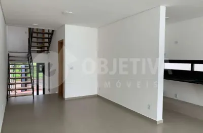 Excelente casa estilo sobrado condomínio geminado no bairro jardim karaiba