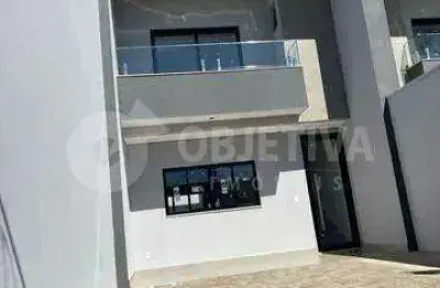 Excelente casa estilo sobrado no bairro santa rosa em uberlândia