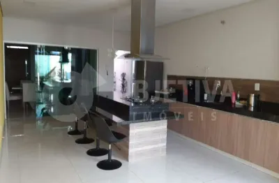 Linda casa no bairro minas gerais (residencial flamboyant) em uberlândia