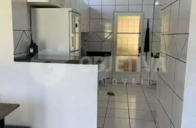 Excelente casa estilo sobrado no bairro tabajaras em uberlândia