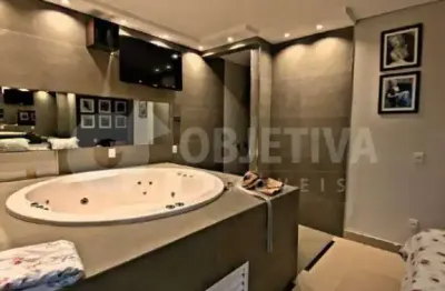 Belíssima casa estilo sobrado no bairro cidade jardim em uberlândia