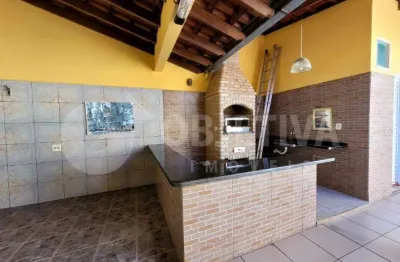 Excelente casa no bairro santa mônica em uberlândia