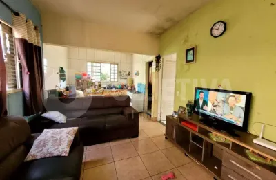 Casa com 3 quartos à venda no Tibery, Uberlândia 