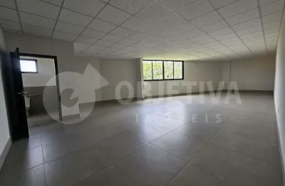 Ótima sala comercial no bairro karaiba região do pátio vinhedos setor sul de uberlândia