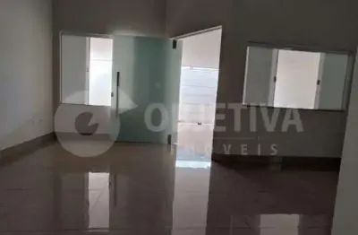 Excelente casa nova no bairro umuarama em uberlândia