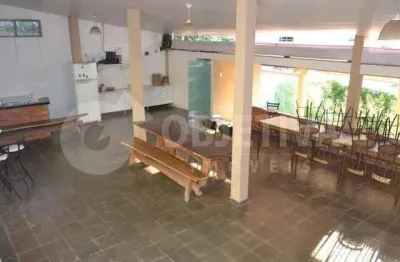Belíssima casa no bairro saraiva localizada próximo a ufu