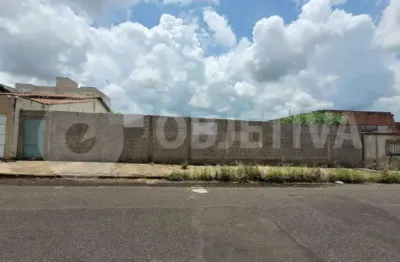 Terreno à venda no Conjunto Segismundo Pereira, Uberlândia 