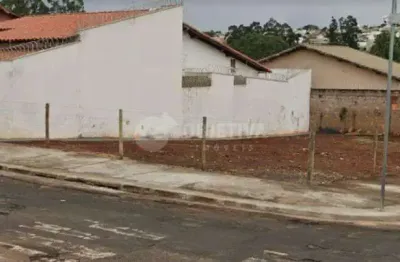 Ótimo terreno de esquina localizado no bairro cidade jardim