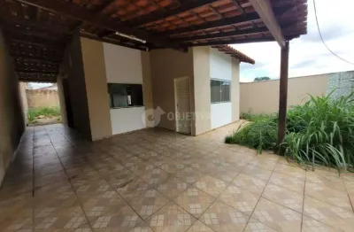 Excelente casa localizada no bairro nova uberlândia