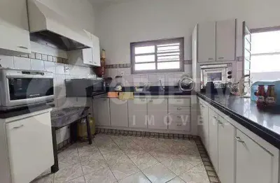 Casa com 5 quartos à venda no Lidice, Uberlândia 