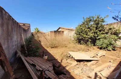 Terreno à venda em Granada, Uberlândia 