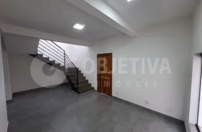 Excelente casa nova estilo sobrado no bairro custódio pereira em uberlândia