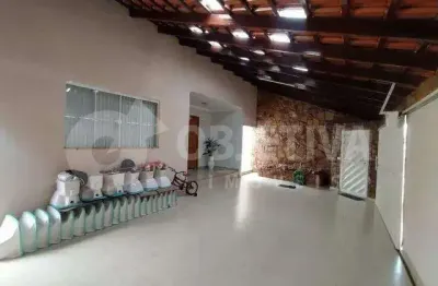 Casa com 5 quartos à venda no Santa Mônica, Uberlândia 