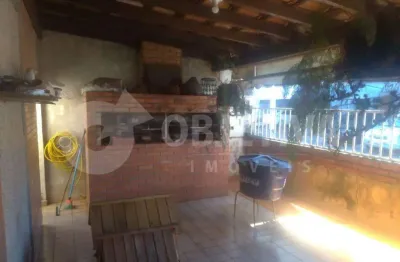 Casa com 3 quartos à venda no Centro, Uberlândia 