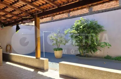 Ótima casa disponível para venda no bairro santa rosa em uberlândia
