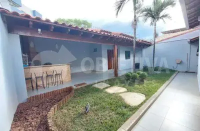Casa com 3 quartos à venda no Chácaras Tubalina e Quartel, Uberlândia 
