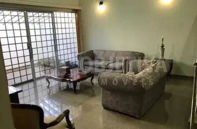 Excelente casa a venda no bairro saraiva em uberlândia