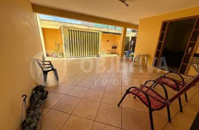 Casa à venda, 3 quartos, 1 suíte, 2 vagas, planalto - uberlandia/mg