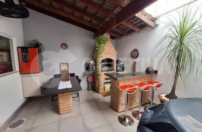 Casa à venda, 2 quartos, 1 suíte, 2 vagas, jardim europa - uberlandia/mg