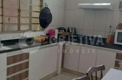 Casa à venda, 3 quartos, 2 vagas, luizote de freitas - uberlandia/mg