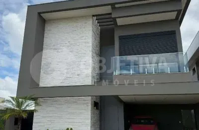 Belíssima e exclusiva casa de alto padrão em condomínio fechado na zona sul de uberlândia