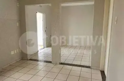 Excelente casa comercial no centro de uberlândia em avenida comercial disponível para aluguel