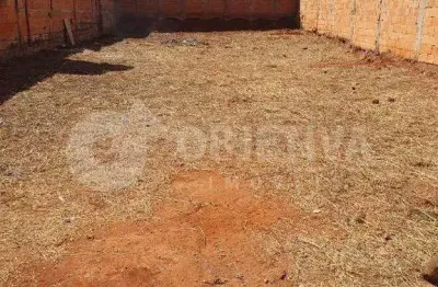 Terreno à venda em Laranjeiras, Uberlândia 