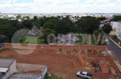 Terreno à venda em Saraiva, Uberlândia 