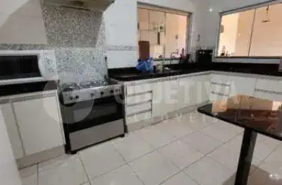 Casa à venda, 3 quartos, 2 suítes, 5 vagas, santa monica - uberlandia/mg