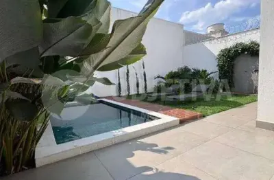 Casa a venda no bairro jardim das palmeiras em uberlândia sendo vendida de porteira fechada