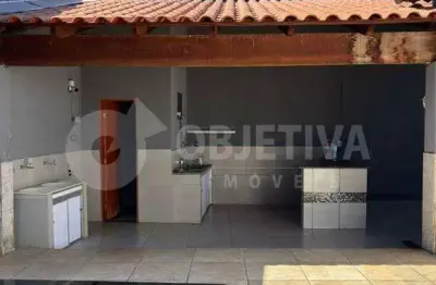 Casa à venda, 2 quartos, 1 suíte, 4 vagas, jardim europa - uberlandia/mg