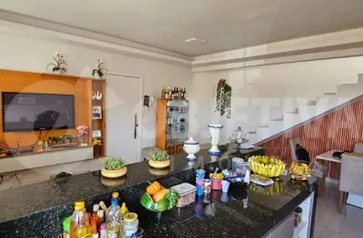 Apartamento em 2 pavimentos mobiliado no bairro santa mônica disponível para aluguel