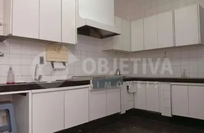 Casa à venda, 3 quartos, 1 suíte, 2 vagas, centro - uberlandia/mg