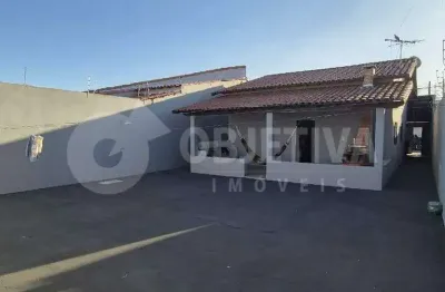 Casa à venda, 3 quartos, 1 suíte, 4 vagas, santa monica - uberlandia/mg