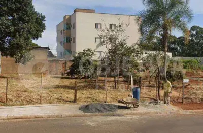 Terreno à venda no Conjunto Segismundo Pereira, Uberlândia 