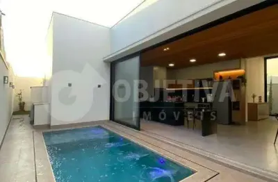 Casa térrea de alto padrão disponível para venda no luxuoso condomínio jardins versailles em uberlândia