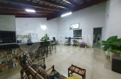 Casa à venda, 4 quartos, 2 suítes, 4 vagas, SANTA MONICA - UBERLANDIA/MG