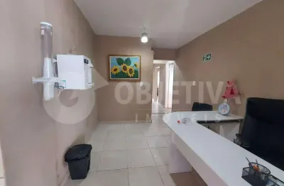 Casa para aluguel, 4 quartos, 1 suíte, 4 vagas, PRESIDENTE ROOSEVELT - UBERLANDIA/MG